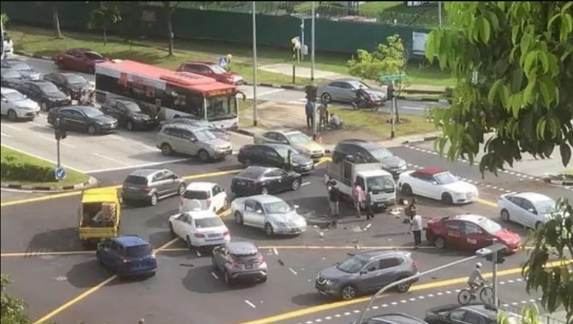 71-year-old woman taken to hospital after four-vehicle accident in Clementi