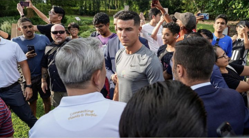 Cristiano Ronaldo visits Singapore, surrounded by fans at Botanic Gardens