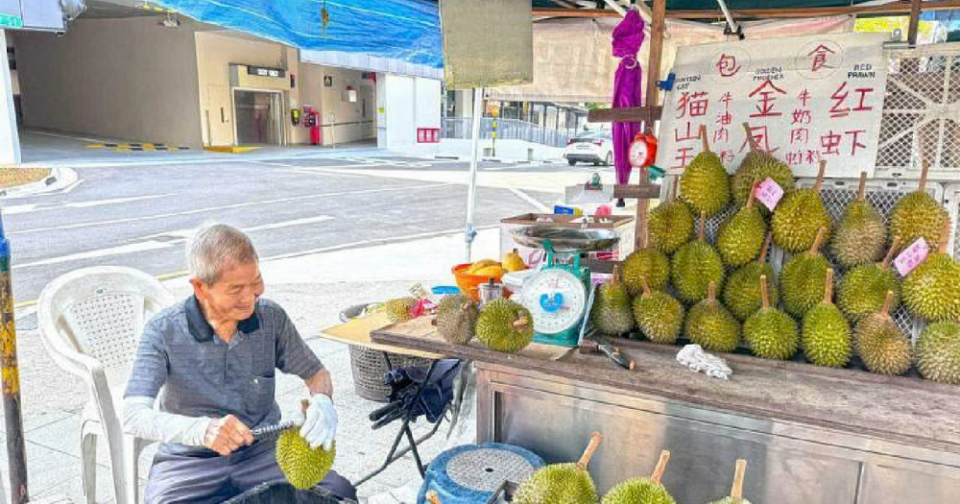 Man 91 sells fruits Rochor over 60 years